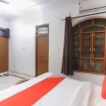Flagship Xpress Stays Near Munshi Pulia Metro Station
