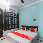 Flagship Xpress Stays Near Munshi Pulia Metro Station
