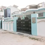 Flagship Xpress Stays Near Munshi Pulia Metro Station