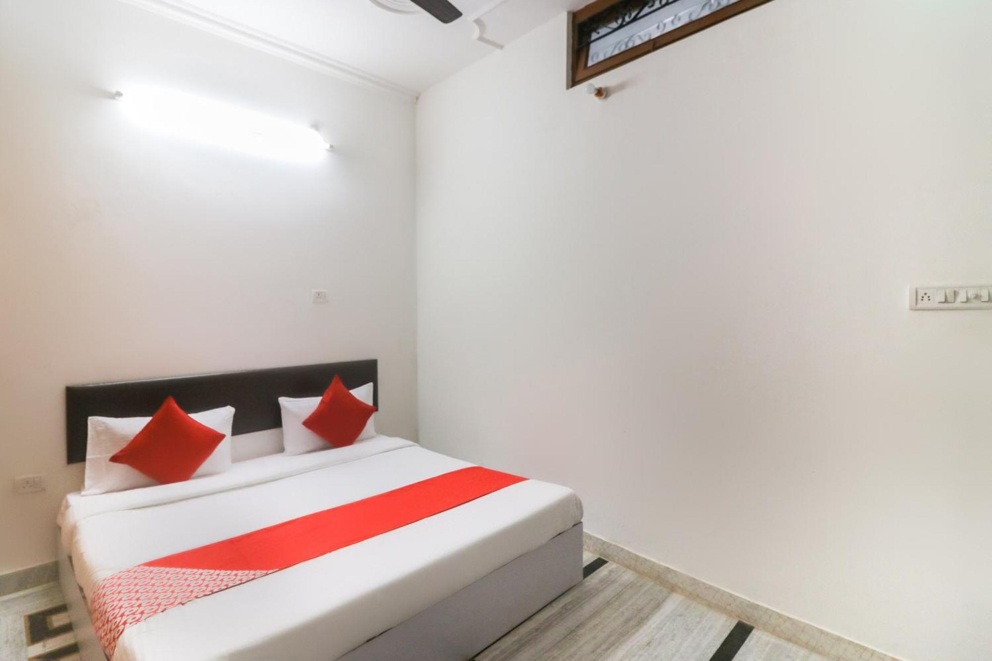 Flagship Xpress Near Munshi Pulia Metro Station 3*