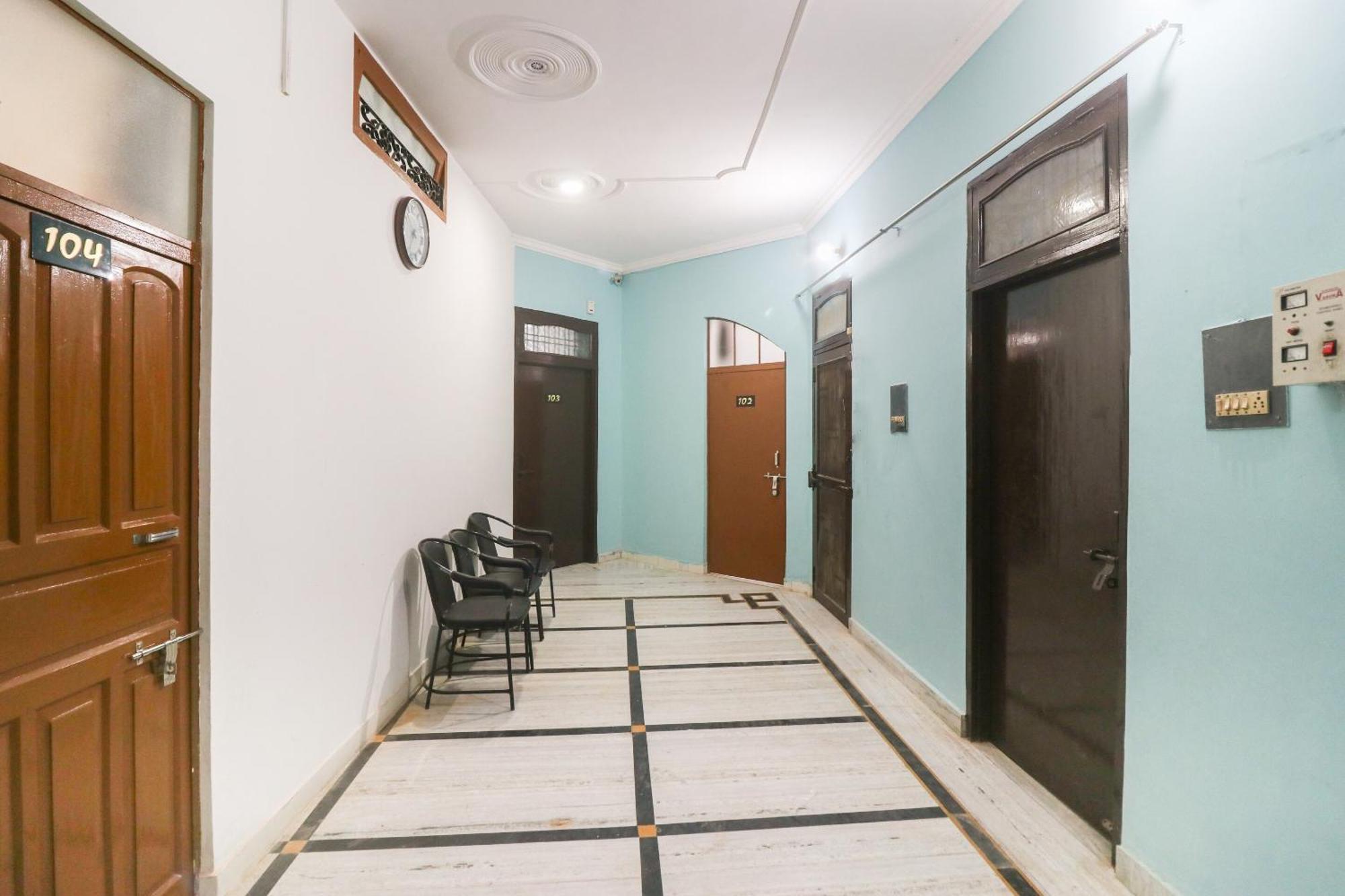 Hotel Flagship Xpress Near Munshi Pulia Metro Station