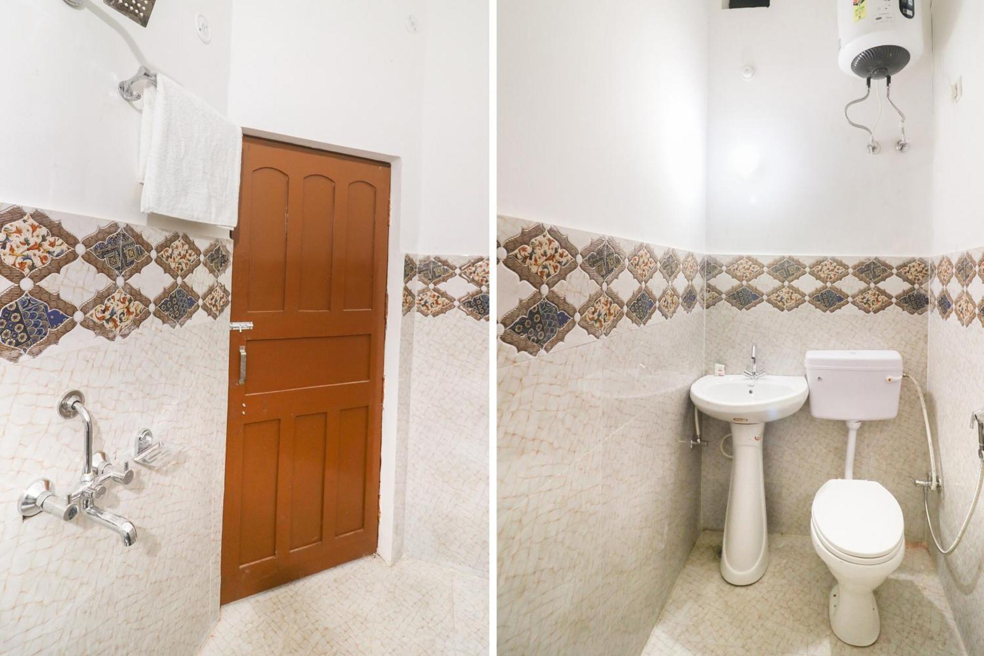 Flagship Xpress Near Munshi Pulia Metro Station 3*