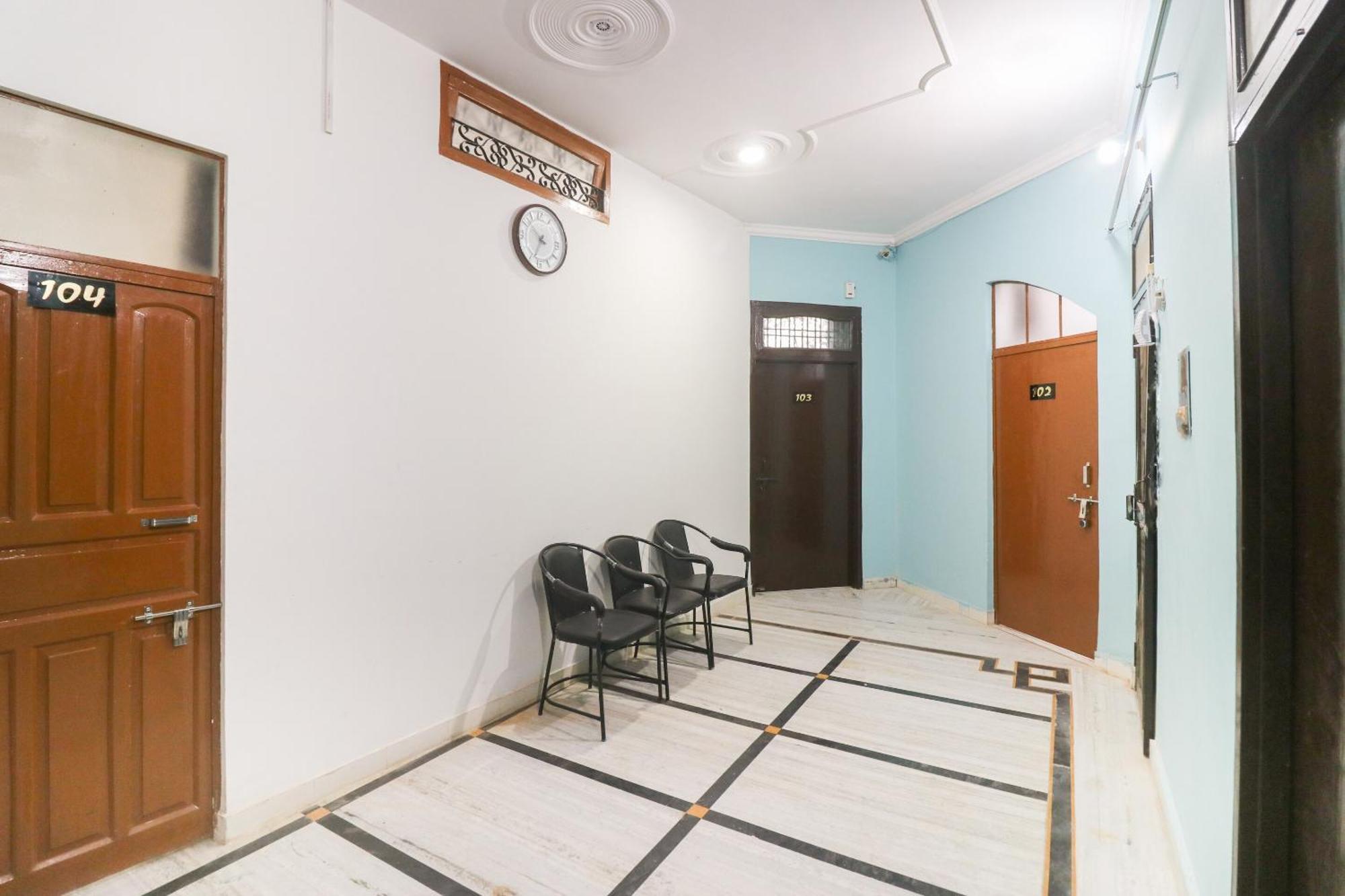 Flagship Xpress Near Munshi Pulia Metro Station Hotel 3*