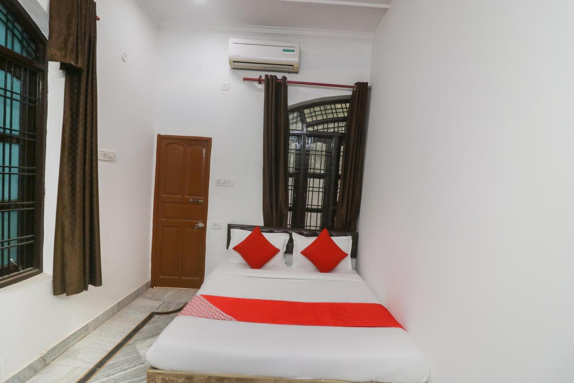 Flagship Xpress Near Munshi Pulia Metro Station 3*