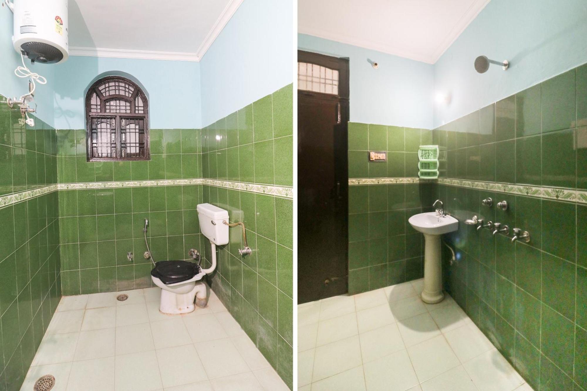 Hotel Flagship Xpress Near Munshi Pulia Metro Station 3*