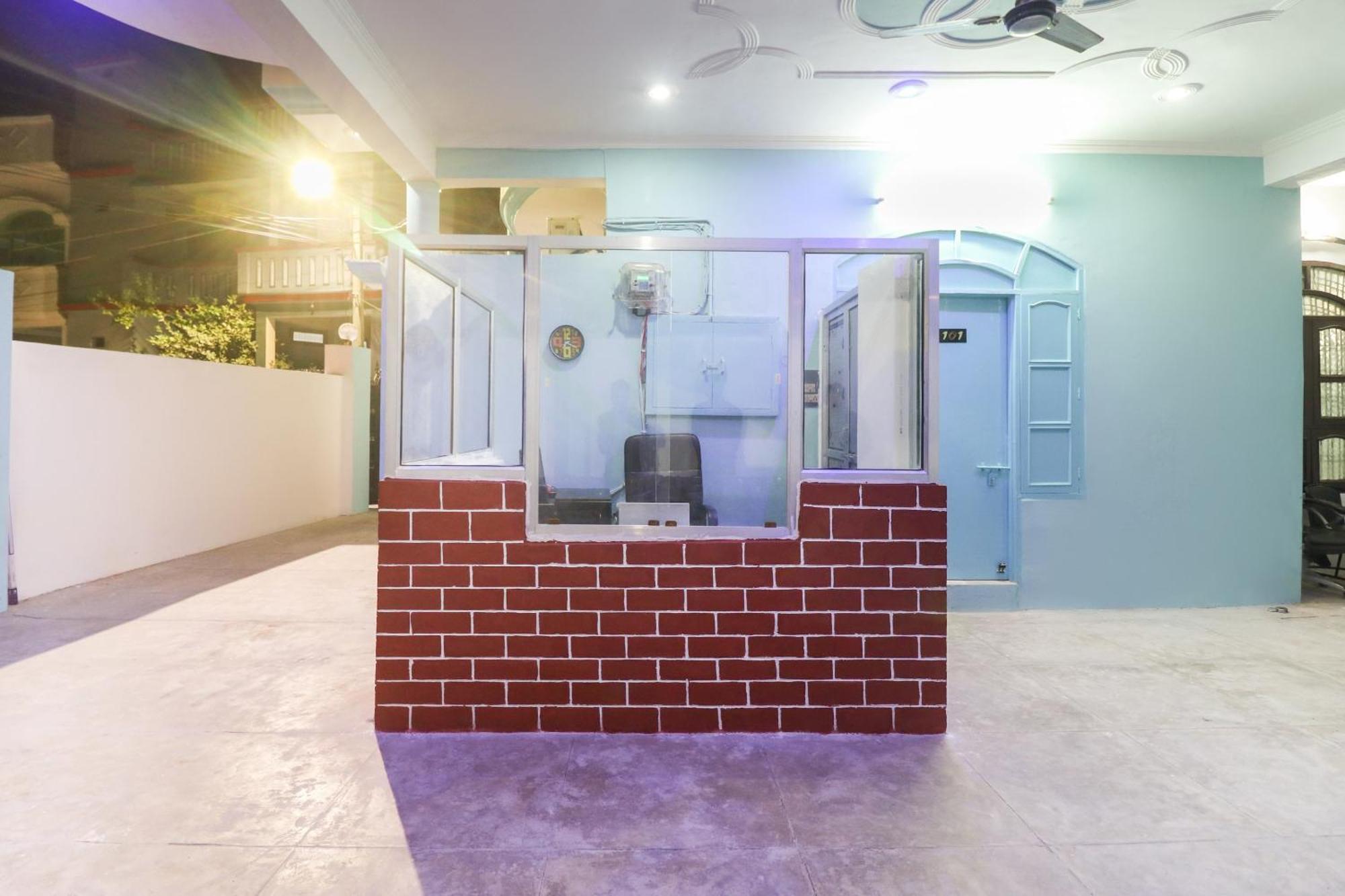 Flagship Xpress Near Munshi Pulia Metro Station Hotel 3*