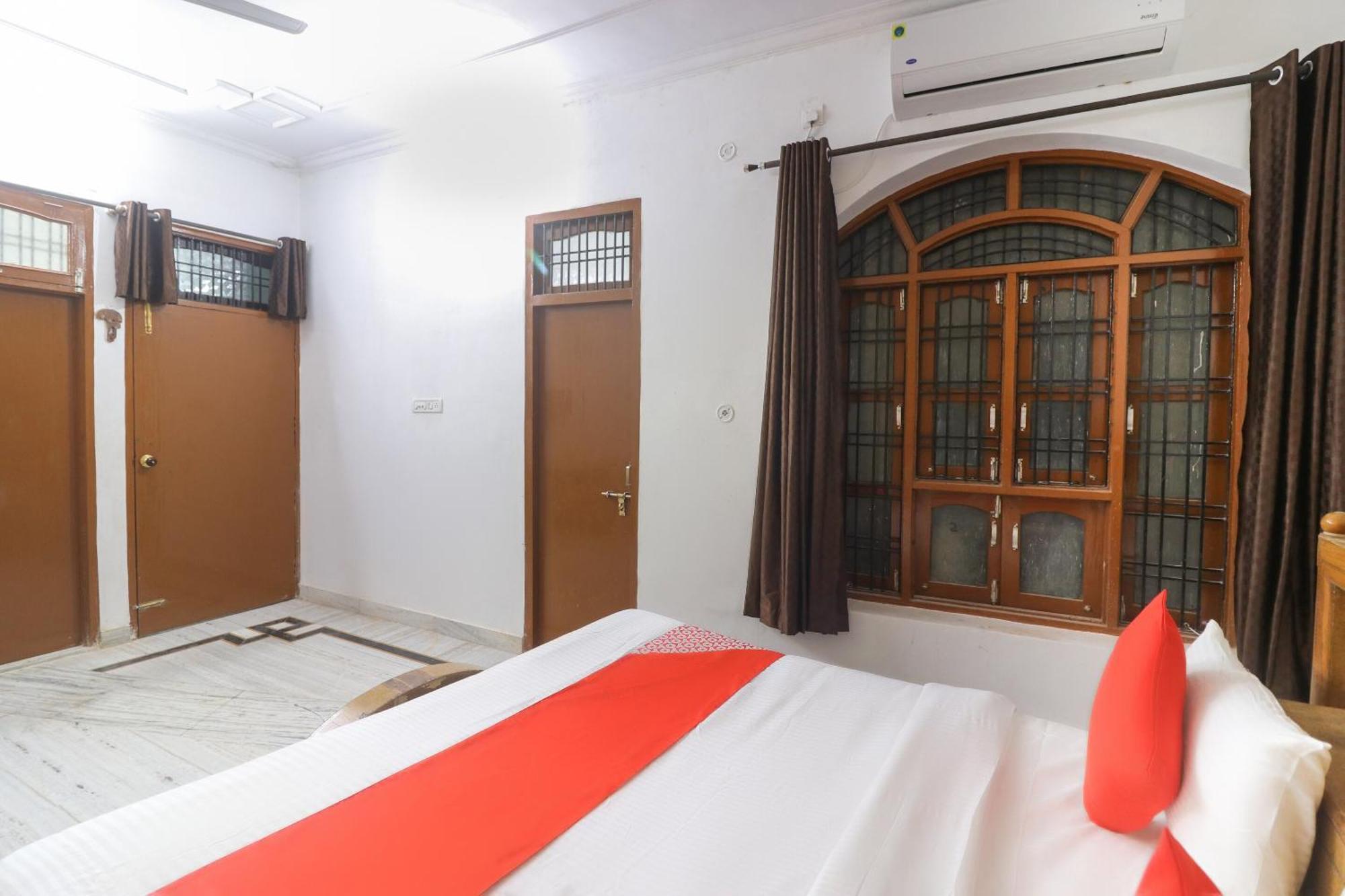 Flagship Xpress Near Munshi Pulia Metro Station Hotel