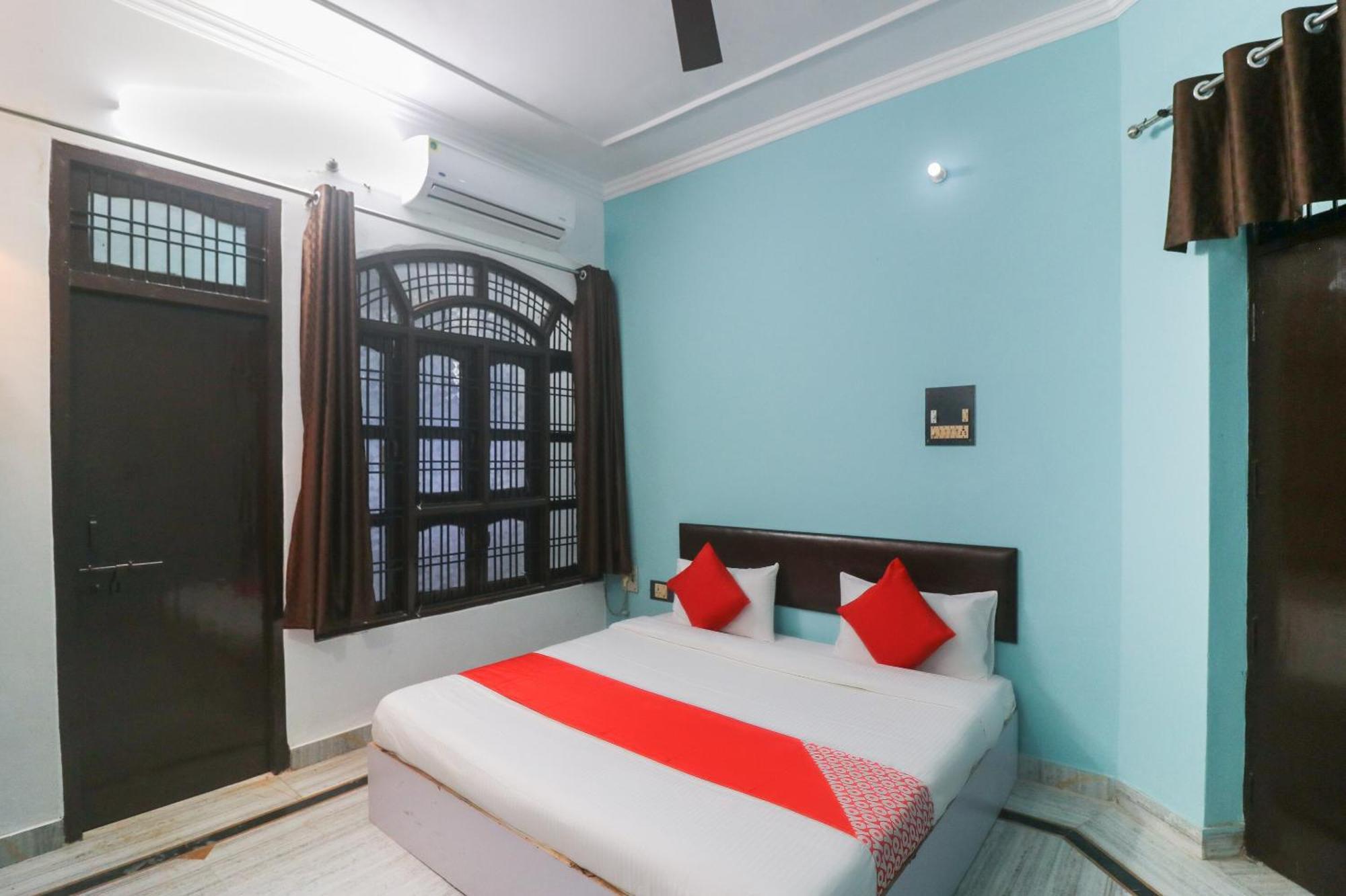 Hotel Flagship Xpress Near Munshi Pulia Metro Station
