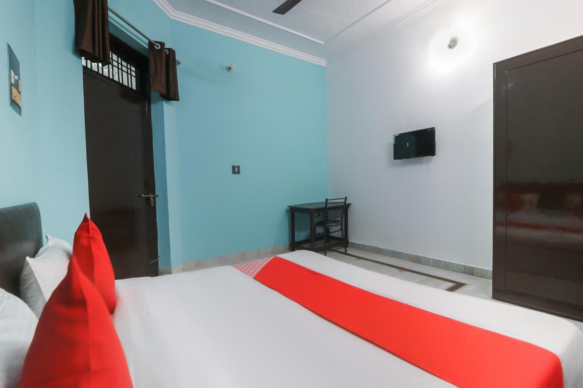 Hotel Flagship Xpress Near Munshi Pulia Metro Station 3*