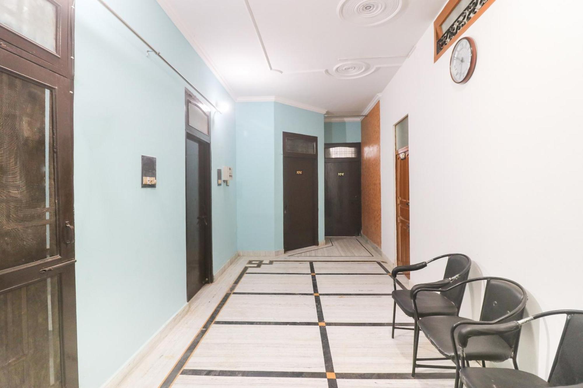 Flagship Xpress Near Munshi Pulia Metro Station 3*